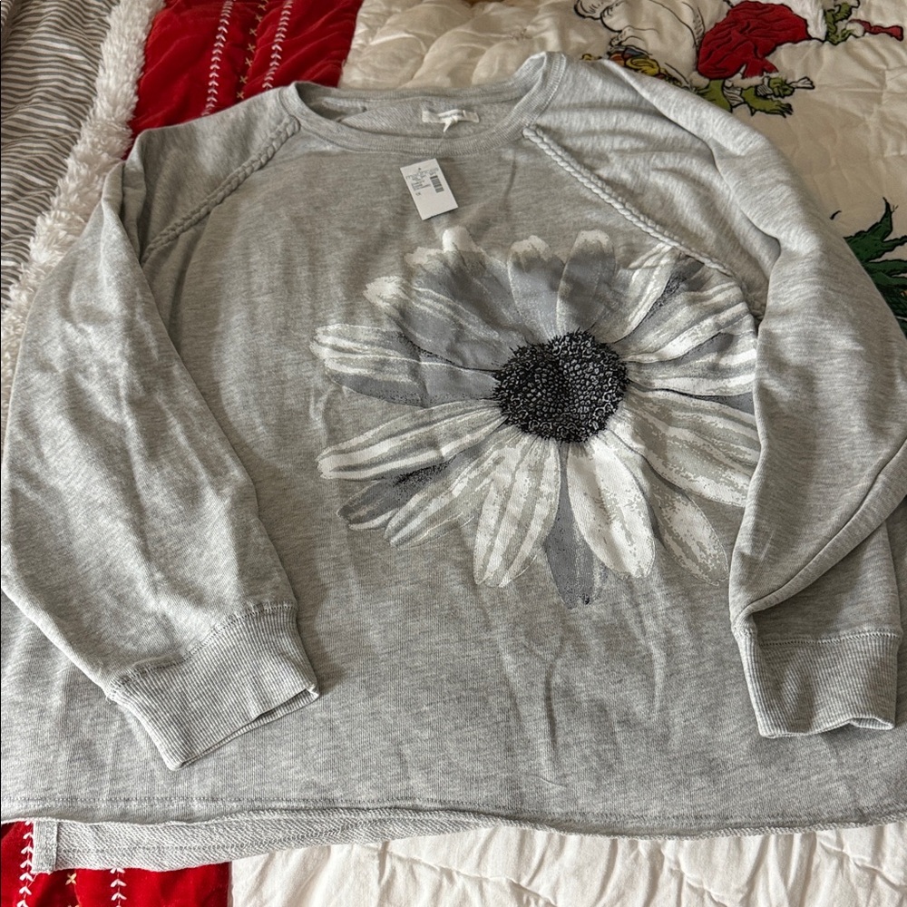 Maurices Light Gray Floral Pullover